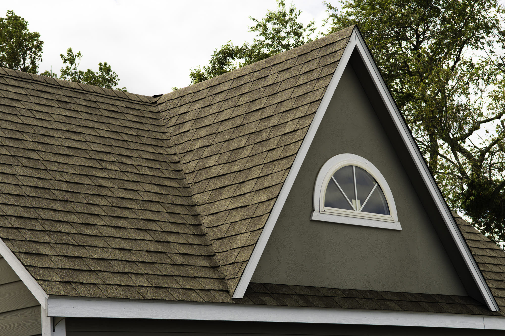 Decide whether you need a roof repair or roof replacement Chicago for your house!